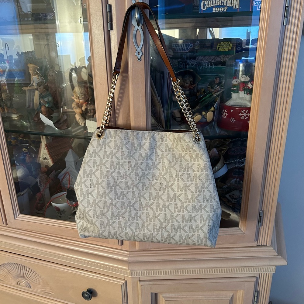 Michael Kors Cream and Tan Shoulder Bag - Picture 2 of 9
